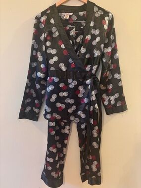 La Vie En Rose Black Pajama Set with White and Red Shell Print, Sz M.